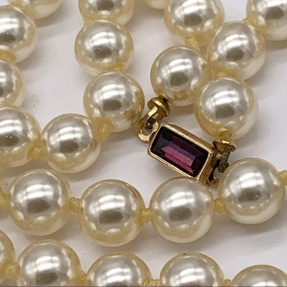 Anne Klein Vintage Faux Pearl Purple Jeweled Clasp Necklace - Picture 3 of 4